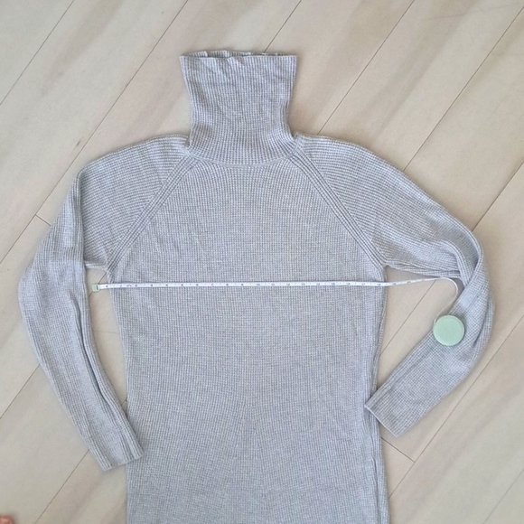 Kensie gray turtleneck dress in size medium - Picture 4 of 6